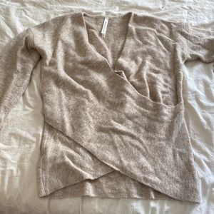 Aritzia criss cross sweater XS